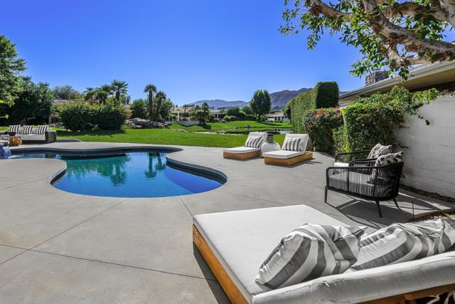 11 Sussex Court, Rancho Mirage CA: https://media.crmls.org/mediaz/700bc395-9441-46a5-b6ac-7a5623221cae.jpg