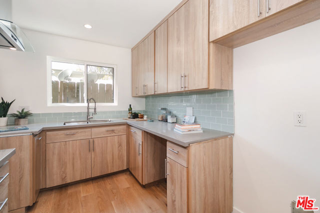 1413 Ocean Park Boulevard, Santa Monica, California 90405, 3 Bedrooms Bedrooms, ,2 BathroomsBathrooms,Condominium,For Sale,Ocean Park,24422967