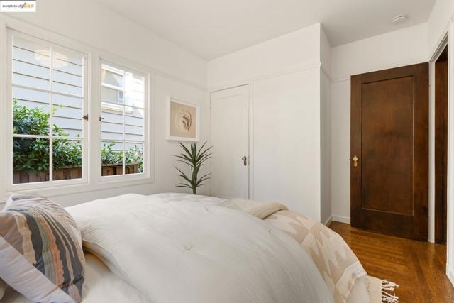 5815 Morpeth St, Oakland CA: https://media.crmls.org/mediaz/700c9e1e-e519-45bd-a9b4-6f25327b7ba8.jpg
