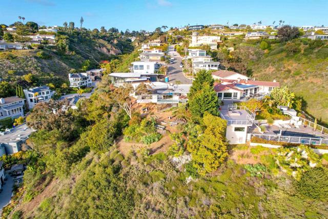 5995 La Jolla Corona Dr., La Jolla CA: https://media.crmls.org/mediaz/700cf60e-5584-4217-8e86-e6c71fe2bfc2.jpg