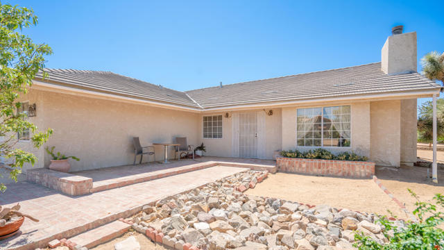 8582 Frontera Avenue, Yucca Valley CA: https://media.crmls.org/mediaz/700cf849-21a7-4f3a-a327-9021ed2c1051.jpg