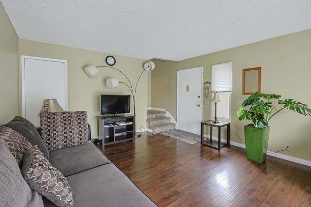 6872 Quebec Court, San Diego CA: https://media.crmls.org/mediaz/700d13c7-b1c0-4a13-b399-6f3f2fc65082.jpg