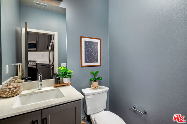 13995 Foothill Boulevard, Fontana CA: https://media.crmls.org/mediaz/700dd258-908f-4e1c-bc05-54f15289c37c.jpg