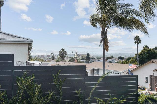 5511 Trinidad Way, San Diego CA: https://media.crmls.org/mediaz/700dd77c-5098-487c-ae85-2ea8ef8bcdb9.jpg
