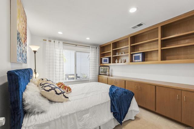 4963 Lamia way, Oceanside CA: https://media.crmls.org/mediaz/700dde99-5730-426d-9681-9b026fc44c10.jpg