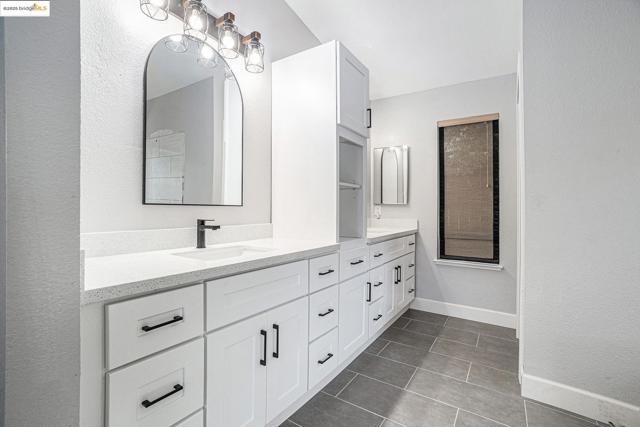 80 Mandeville Ct, Oakley CA: https://media.crmls.org/mediaz/700e6a78-9a47-4373-b53f-a90f6d8b2af0.jpg