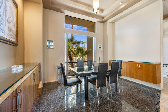 12 Boulder Lane, Rancho Mirage CA: https://media.crmls.org/mediaz/700e761a-d6e7-49df-8a04-ce759297ba36.jpg
