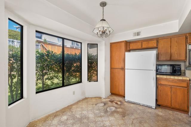 2818 Forest View Way, Carlsbad CA: https://media.crmls.org/mediaz/700eca58-3552-44a5-a27a-615b72f6a7f9.jpg