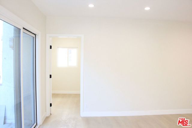 322 S Swall Drive, Los Angeles CA: https://media.crmls.org/mediaz/700efcce-d1b1-4a17-b17b-beca26f5e154.jpg