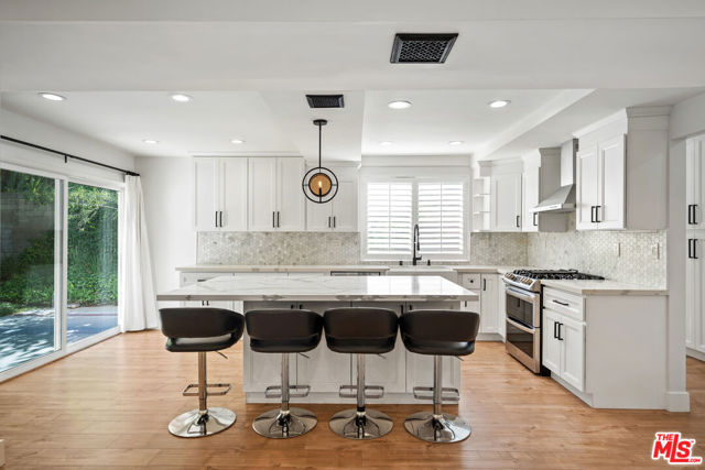 22619 Town Crier Road, Calabasas CA: https://media.crmls.org/mediaz/700ff4c9-2aa9-4213-9b71-940b4e37c496.jpg