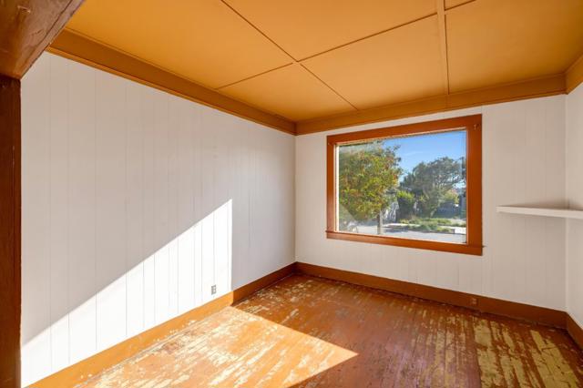 486 VAN BUREN ST, Monterey CA: https://media.crmls.org/mediaz/70101f1e-4576-46a8-a2c0-a65b46a8be7c.jpg