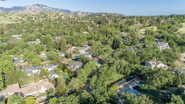 2129 Youngs Valley Rd, Walnut Creek CA: https://media.crmls.org/mediaz/70107b35-ad5d-4ea4-8383-2dc3a1cf0f38.jpg