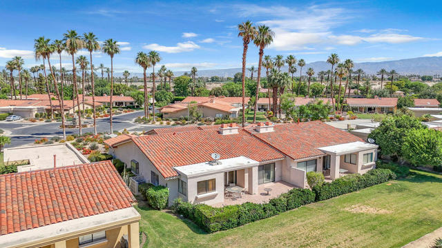 78565 Vista Del Fuente, Indian Wells CA: https://media.crmls.org/mediaz/7010e3c6-e931-4e08-81c4-cb011dad1c55.jpg