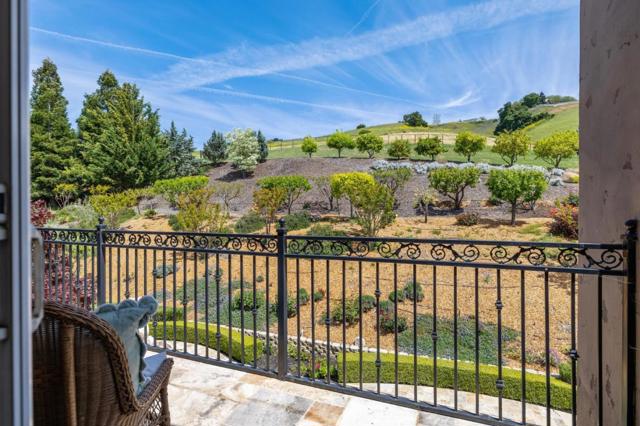 9540 Via Del Oro, Gilroy CA: https://media.crmls.org/mediaz/7010ed8c-e5a1-4a6a-9fbd-fdb8d5d39d10.jpg