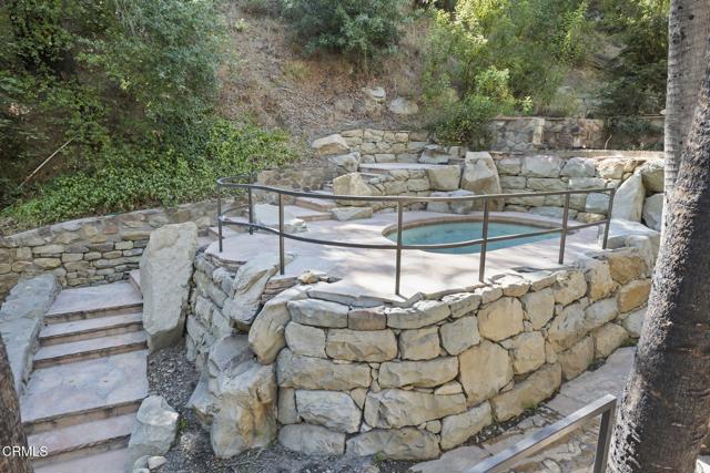 16825 Maricopa Highway, Ojai CA: https://media.crmls.org/mediaz/7010fab6-868b-4acd-a0bb-ef68098f2f9e.jpg