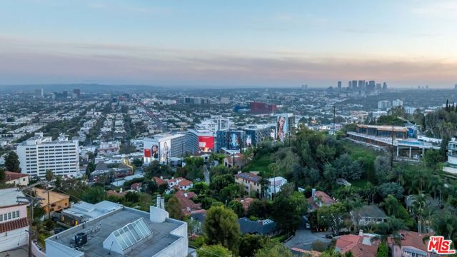 8450 Carlton Way, Los Angeles CA: https://media.crmls.org/mediaz/7011300a-9bbc-4691-9c97-b7801fd7c778.jpg