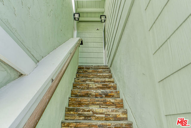 4400 Ocean Drive, Manhattan Beach CA: https://media.crmls.org/mediaz/7011527c-2c86-4129-9036-c7e9880d8129.jpg