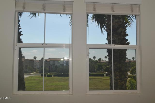 209 Riverdale Court, Camarillo CA: https://media.crmls.org/mediaz/70116aca-2114-4296-919d-3920779c2257.jpg