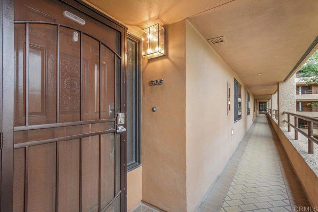 230 W Laurel Street, San Diego CA: https://media.crmls.org/mediaz/701191f3-5271-4d0c-bb01-0fad5371057d.jpg
