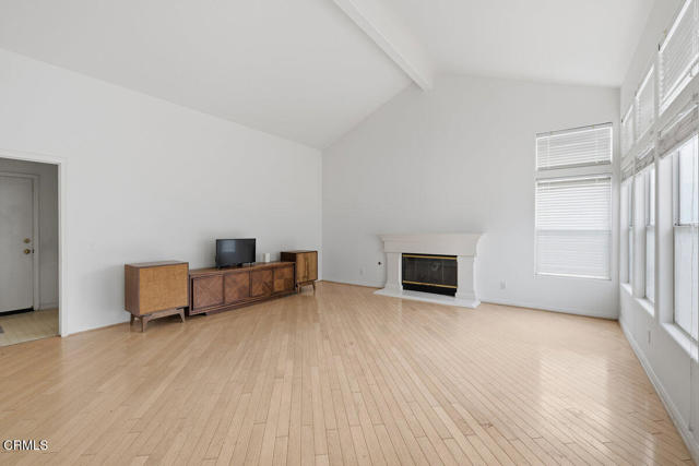 1251 Via Latina Drive, Camarillo CA: https://media.crmls.org/mediaz/7011b5db-bf1d-4e30-88f9-b7694fd857c4.jpg