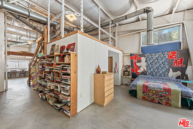 6349 Blanchard Canyon Road, Tujunga CA: https://media.crmls.org/mediaz/7011d8d3-0dd9-4724-ad53-88d80a36dd06.jpg