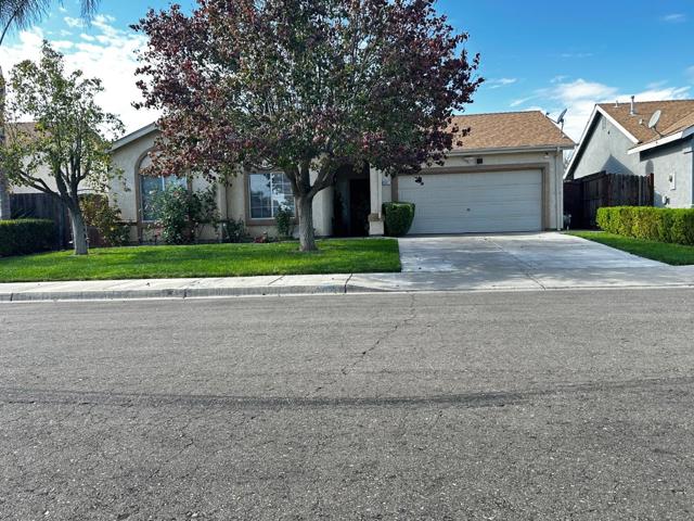831 El Pinal Lane, Los Banos CA: https://media.crmls.org/mediaz/701215b8-e429-48df-b98c-371e2cff2aa5.jpg