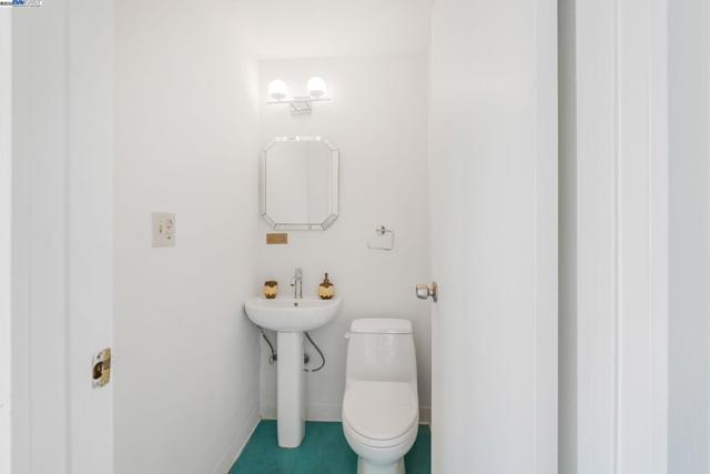 812 Washington Ave, Albany CA: https://media.crmls.org/mediaz/70126da6-d925-42f5-95ff-32dbfa2af1a6.jpg