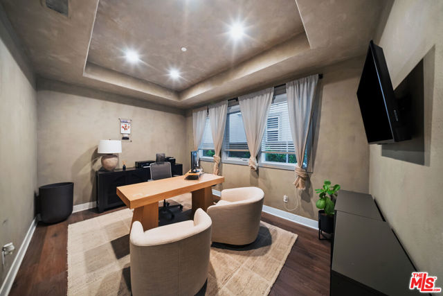 20643 W Wood Rose Court, Porter Ranch CA: https://media.crmls.org/mediaz/70128915-98a5-423e-a668-7d2c068187bc.jpg
