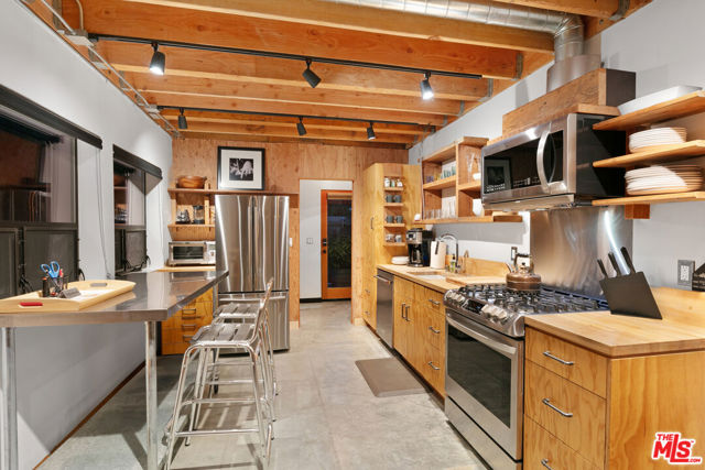 20605 Cheney Drive, Topanga CA: https://media.crmls.org/mediaz/7012a279-2d52-4b4e-8c42-da0fbd89d2a5.jpg