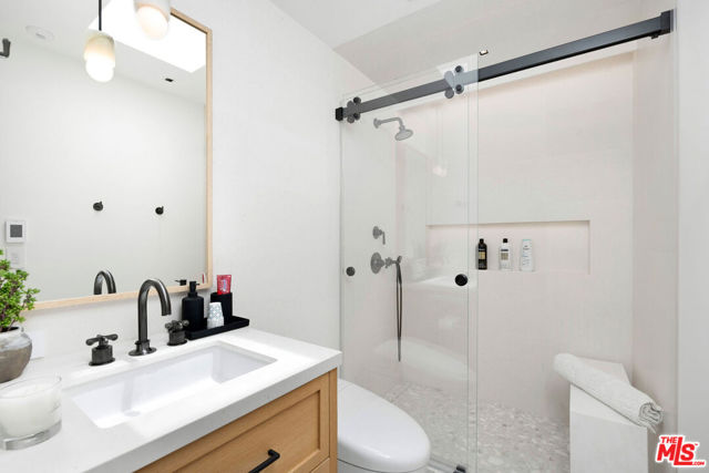 24818 Malibu Road, Malibu CA: https://media.crmls.org/mediaz/70131c06-7e43-4a01-a66d-c12b1042bded.jpg