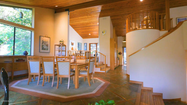 2442 Valley Meadow Drive, Oak View CA: https://media.crmls.org/mediaz/7013230d-98ff-43ad-b352-ea418ff33994.jpg