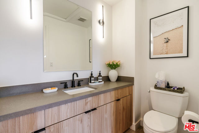 4912 S Centinela Avenue, Los Angeles CA: https://media.crmls.org/mediaz/701460f7-1aca-4854-a20c-9f03fcfd7a4c.jpg