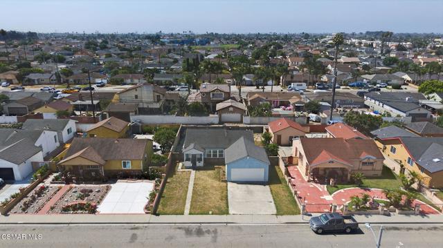 342 E Hemlock Street, Oxnard CA: https://media.crmls.org/mediaz/701499c5-e8ac-4fbd-9dd7-a1e0d0ed35c6.jpg