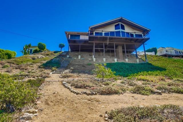 4742 Mount Helix Drive, La Mesa CA: https://media.crmls.org/mediaz/70150f80-9278-4d80-8f2b-9b03aaca9b8c.jpg