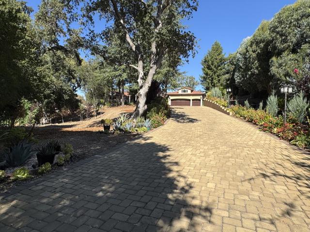 13605 Surrey Lane, Saratoga CA: https://media.crmls.org/mediaz/70151890-b13e-4bc0-8ed8-36f22c60b7db.jpg