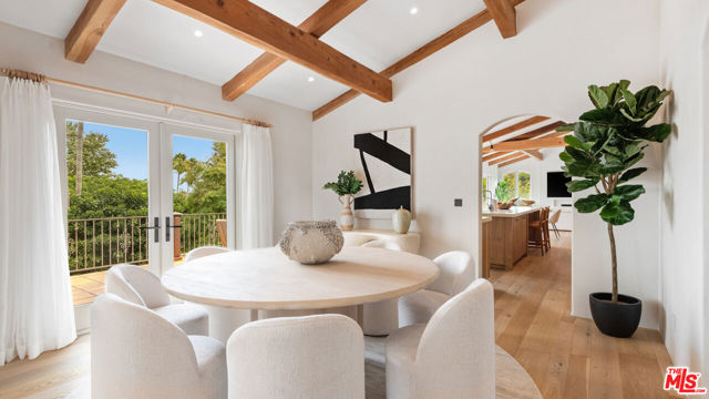 7046 Grasswood Avenue, Malibu CA: https://media.crmls.org/mediaz/70154135-5916-4643-824f-99de8ca750b9.jpg