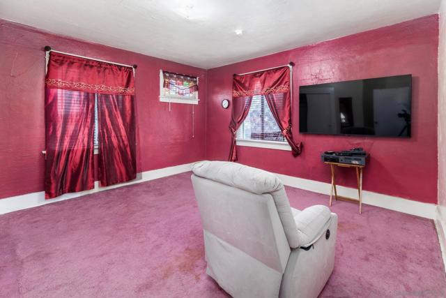 2925 Franklin Ave, San Diego CA: https://media.crmls.org/mediaz/70158a5d-4cc7-400c-80f8-81821a1c39f6.jpg