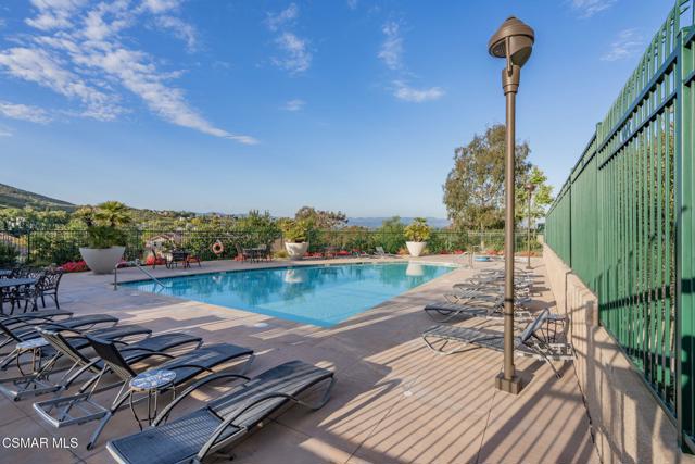 263 Morro Way, Simi Valley CA: https://media.crmls.org/mediaz/70158c93-a11f-4393-a8b4-e320e92e2b9e.jpg
