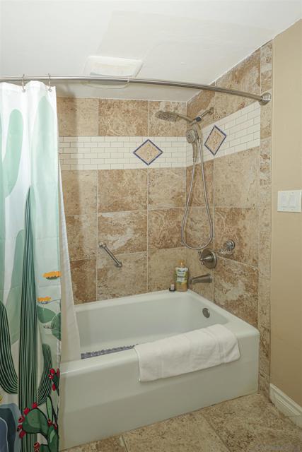 2003 Costa Del Mar Rd, Carlsbad CA: https://media.crmls.org/mediaz/7015dde8-faa6-4ba2-b9cb-196e12058f22.jpg