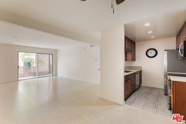 5460 White Oak Avenue, K103
