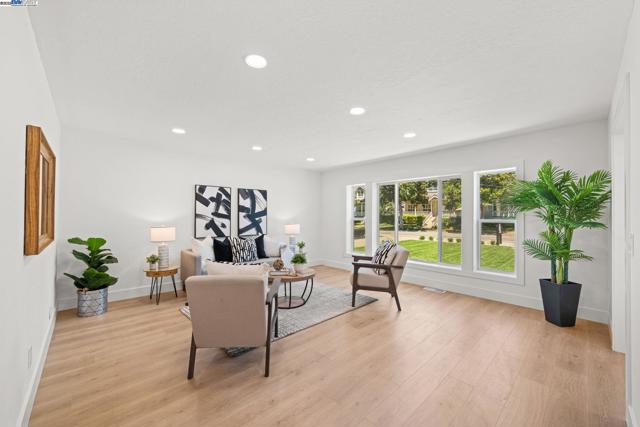 1038 Division St, Pleasanton CA: https://media.crmls.org/mediaz/70166bc6-a7a0-4c4d-850f-3f1b0102301b.jpg