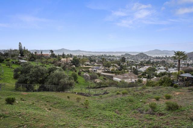 8016 Sterling Dr, El Cajon CA: https://media.crmls.org/mediaz/70179bcc-cca8-495d-95f3-d2fe6e0404eb.jpg
