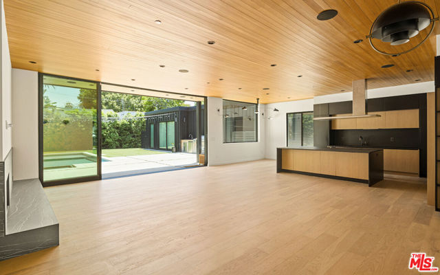 436 N Plymouth Boulevard, Los Angeles CA: https://media.crmls.org/mediaz/7017fb6b-d791-43ba-ab0e-fc836f130ca6.jpg
