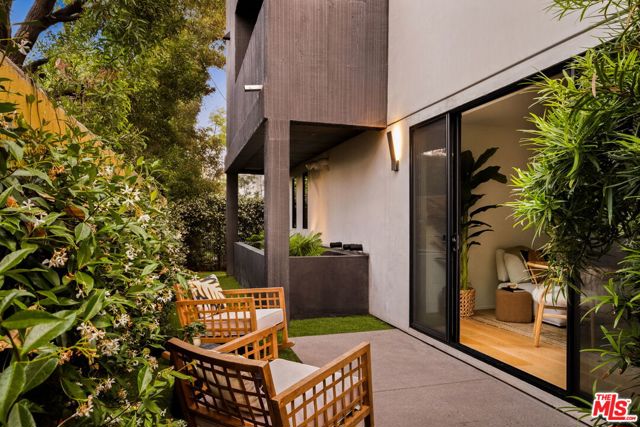 1900 Penmar Avenue, Venice CA: https://media.crmls.org/mediaz/70189393-7f82-469d-8fe1-eac4b8170917.jpg