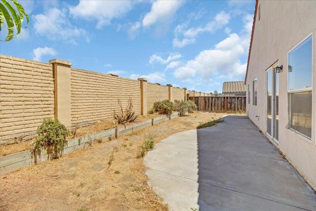 1233 Greenleaf Loop, Greenfield CA: https://media.crmls.org/mediaz/7018c15c-9a81-41a5-9d43-185588b38a50.jpg