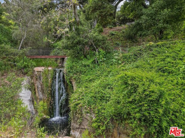 10697 Calle Quebrada, Goleta CA: https://media.crmls.org/mediaz/70195181-0732-4f78-9526-3d410e6b4867.jpg