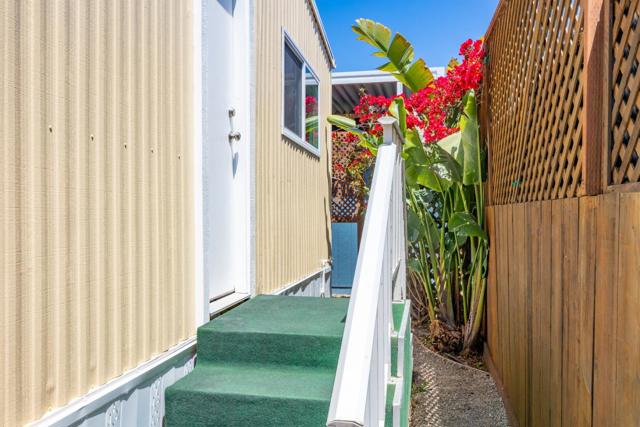 4160 Jade Street, Capitola CA: https://media.crmls.org/mediaz/701975f8-546b-4f58-8de2-c24b2e973edc.jpg