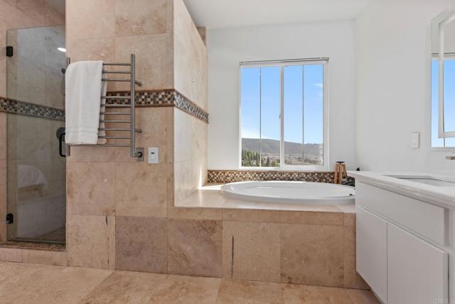 1438 Dolphin Court, San Marcos CA: https://media.crmls.org/mediaz/701984b3-e3f8-4058-897e-65c4a01a0e54.jpg