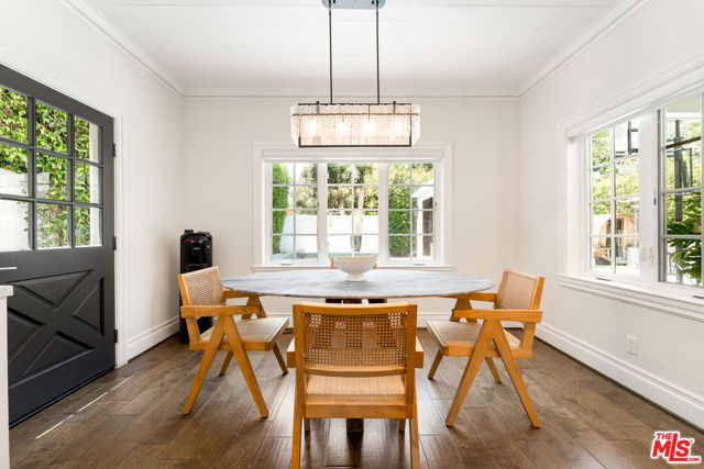 4469 Stern Avenue, Sherman Oaks CA: https://media.crmls.org/mediaz/7019bed0-5b55-42f8-b26a-2b765bd3d11c.jpg