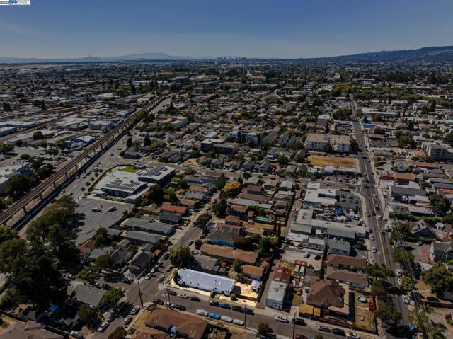 290 2Nd Ave, San Leandro CA: https://media.crmls.org/mediaz/701a0679-1aa4-429d-a5d9-e04211b0cbe7.jpg